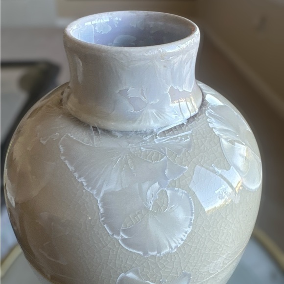 Ray West Ginkgo Crystalline Vase – Signed 1991 Cream Vase - Picture 4 of 9